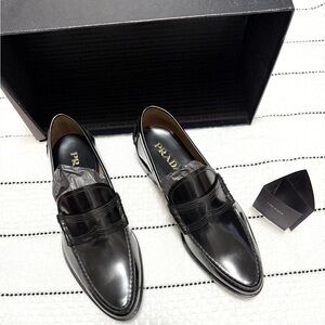 Prada Mens Black Leather Square Toe Logo Strap Loafers 2DE015 Size 9 Italy Prada Leather Triangle Logo Loafers Size 9 Men Black With  main image 2